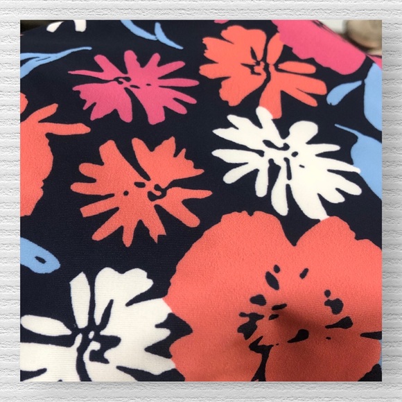 Gap Floral Rash Guard - Picture 4 of 4